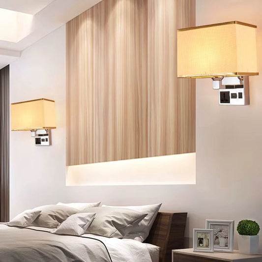Nástenná lampa s integrovaným USB/USB-C nabíjaním + zásuvka